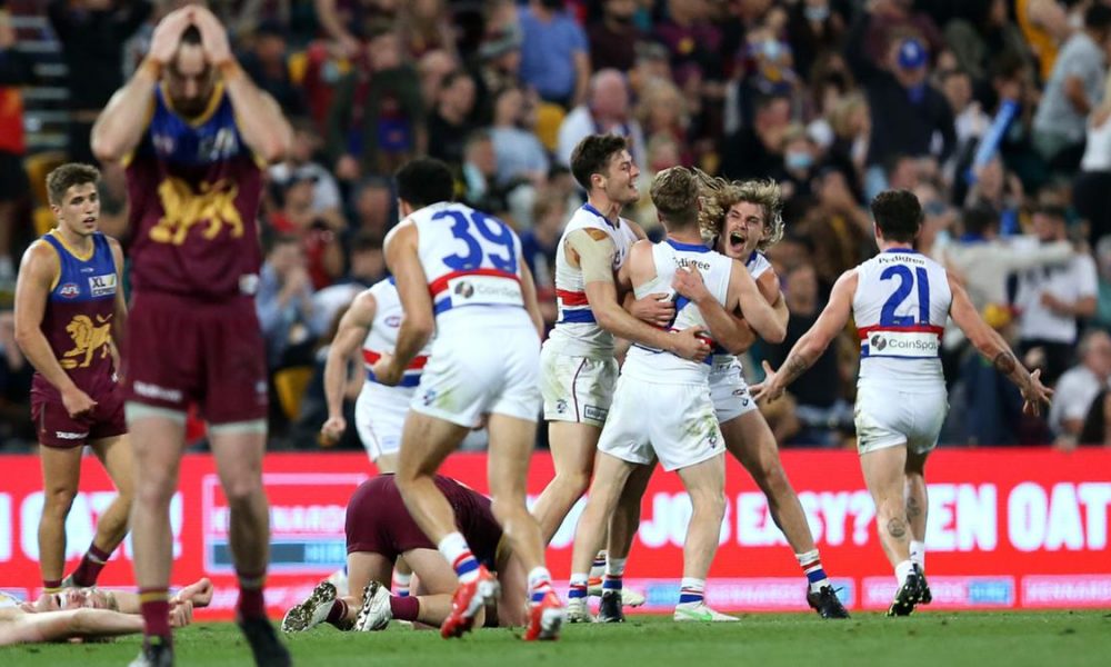 Western Bulldogs get rub of umpire's green late against ...