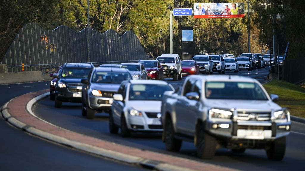 NSW Victoria border restrictions sees traffic queued for ...