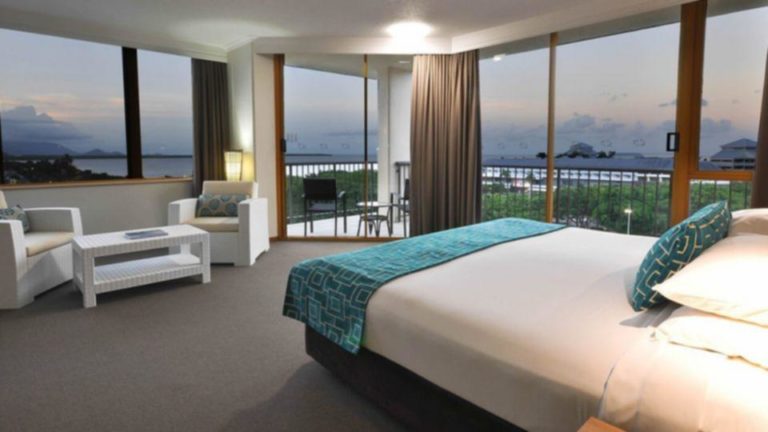 Sydney woman 'SCALED BALCONIES' to escape Cairns hotel ...