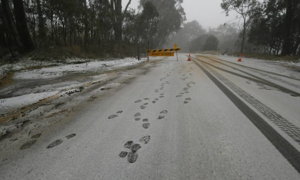 Nundle Hanging Rock Snow Snowy Conditions Bring Families Out To Spend Up Big In Local Towns The Northern Daily Leader Tamworth Online News