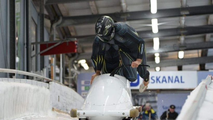 Queensland bobsleigh athletes swap beach for ice chutes to 