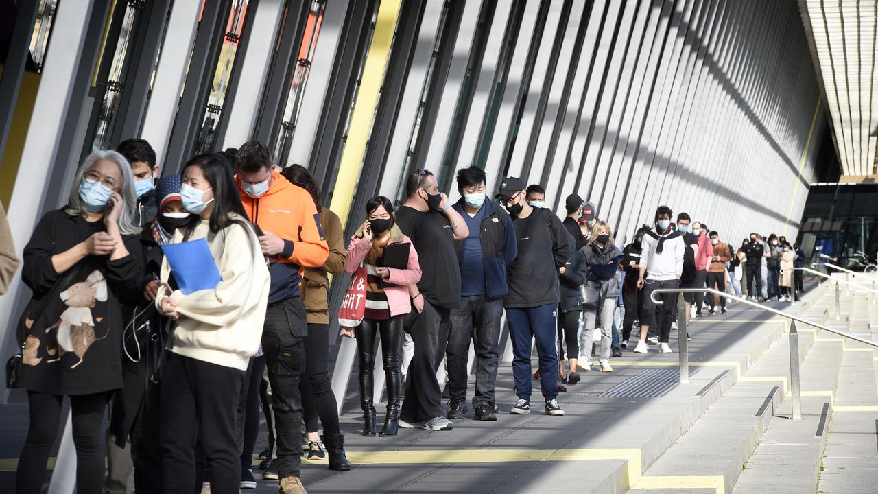 Covid-19 Victoria: Huge queues as 16-39 years olds rush to ...